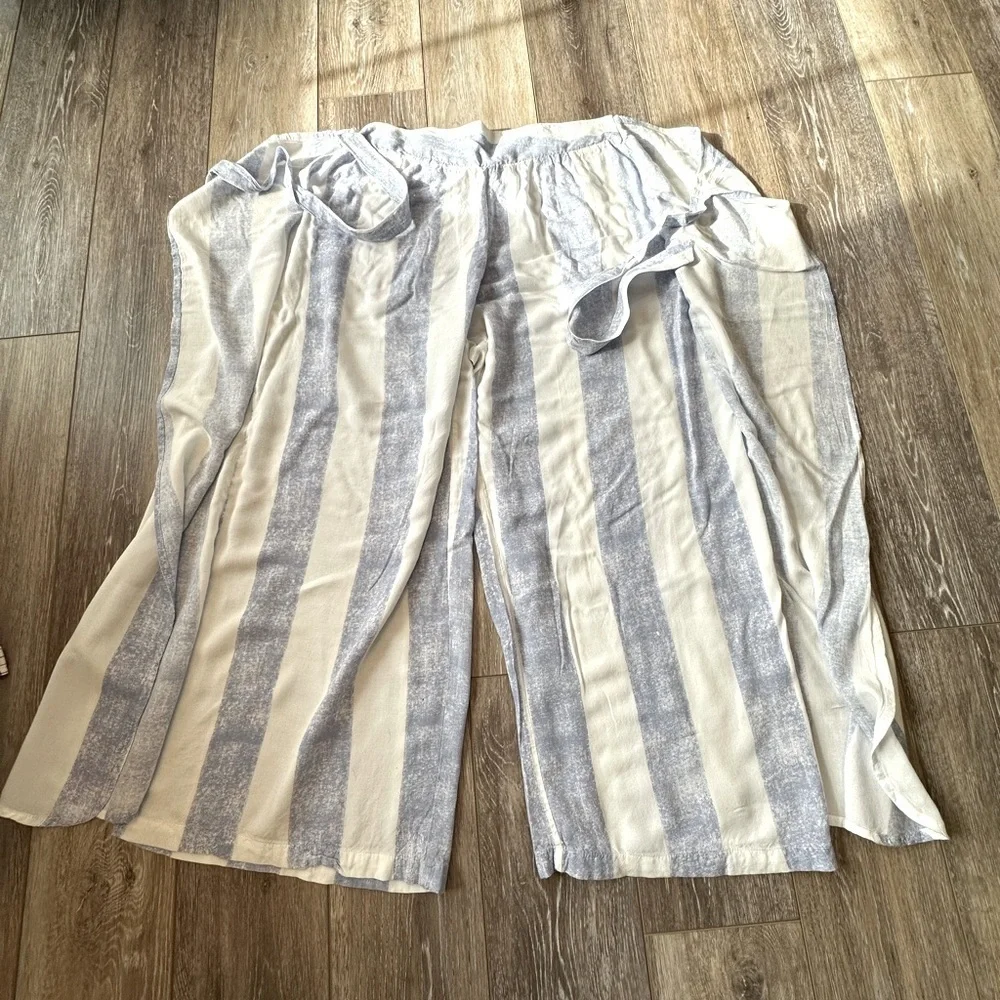 #6)  Shoreline 100% Rayon wrap style cropped pants excellent condition. - Picture 8 of 8